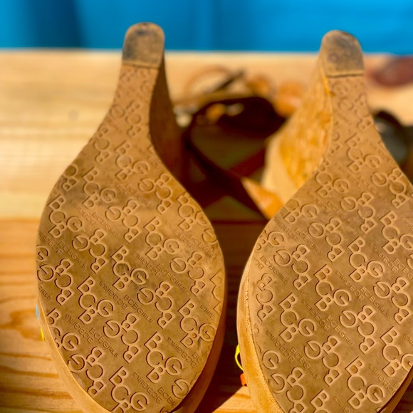 Platforms BCBG sandals size 6 - Picture 2 of 7